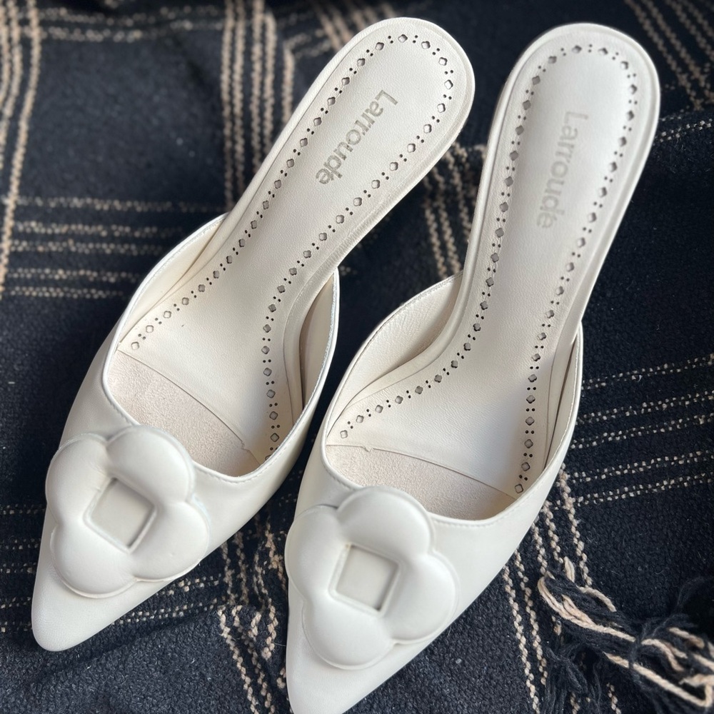 EUC Larroude ‘Flora’ Ivory Leather Kitten Heels Sz 6.5